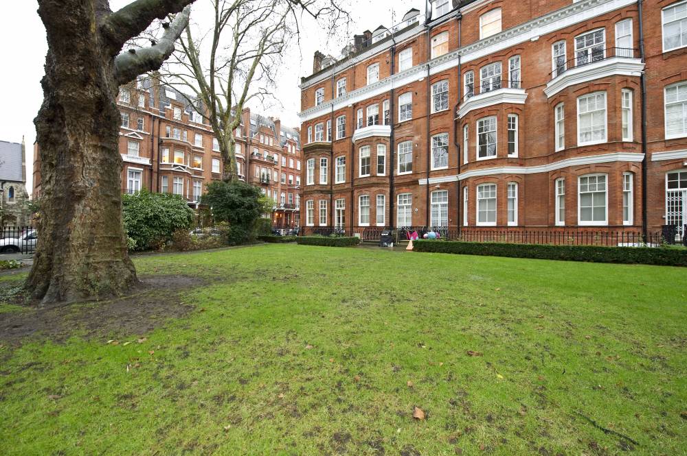 Flat Evelyn Gardens in Greater London