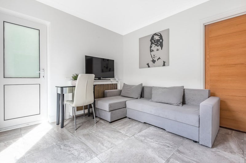 Room Allerford Road in Greater London
