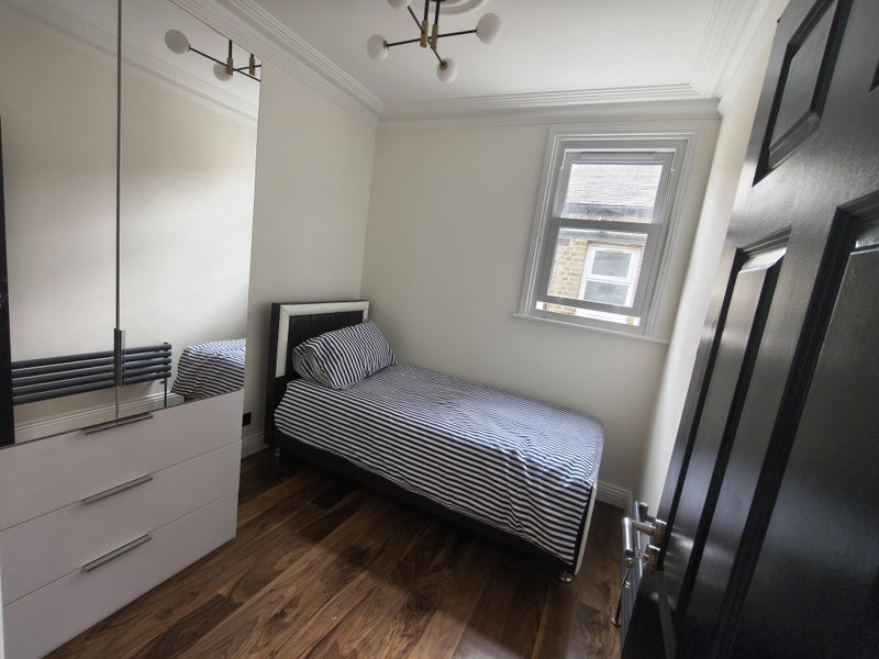 Room Park Avenue in Greater London