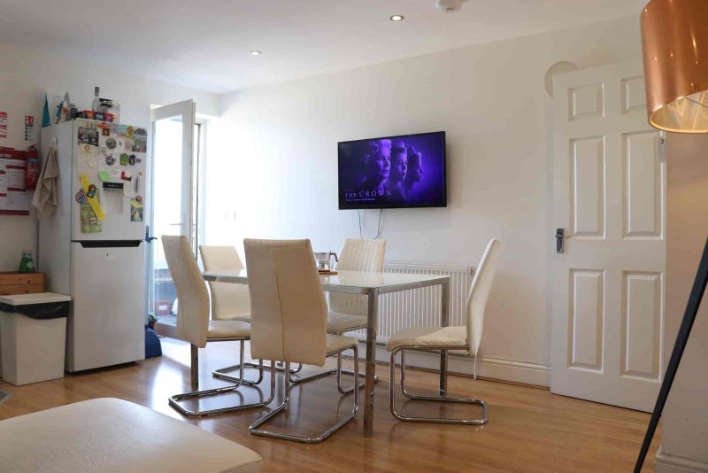 Room Harrow Road in City of Westminster