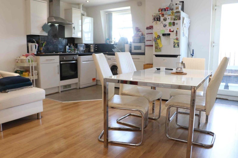Room Harrow Road in City of Westminster
