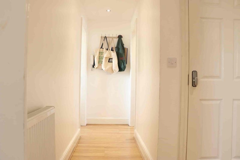 Room Harrow Road in City of Westminster