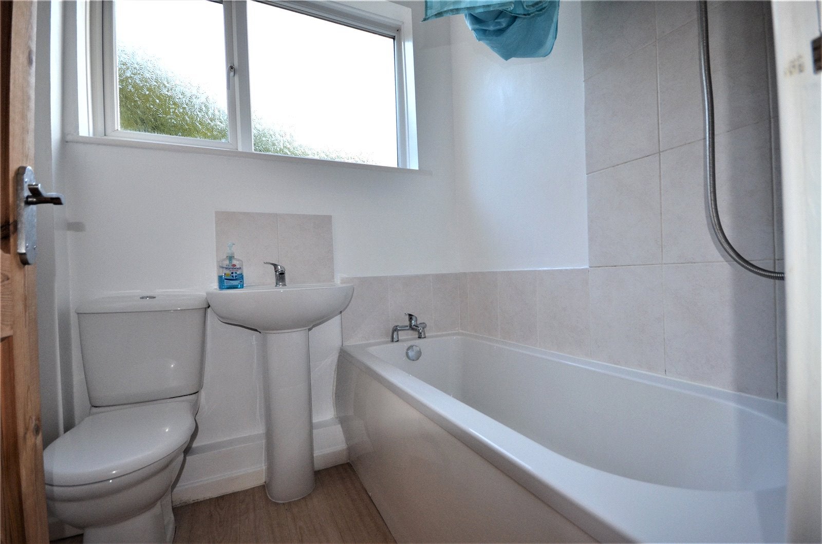 Flat Victoria Road in Horley