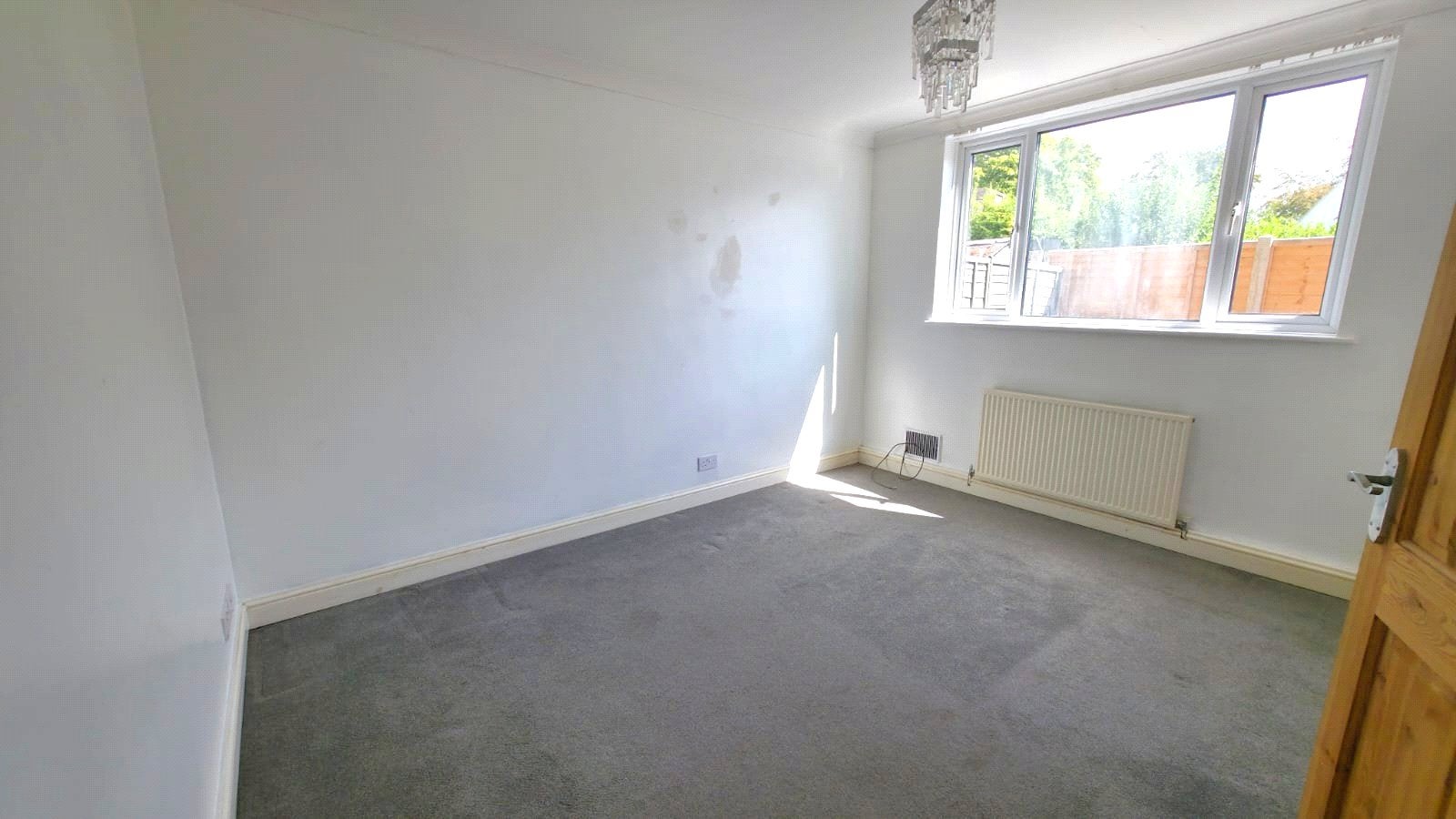 Flat Victoria Road in Horley