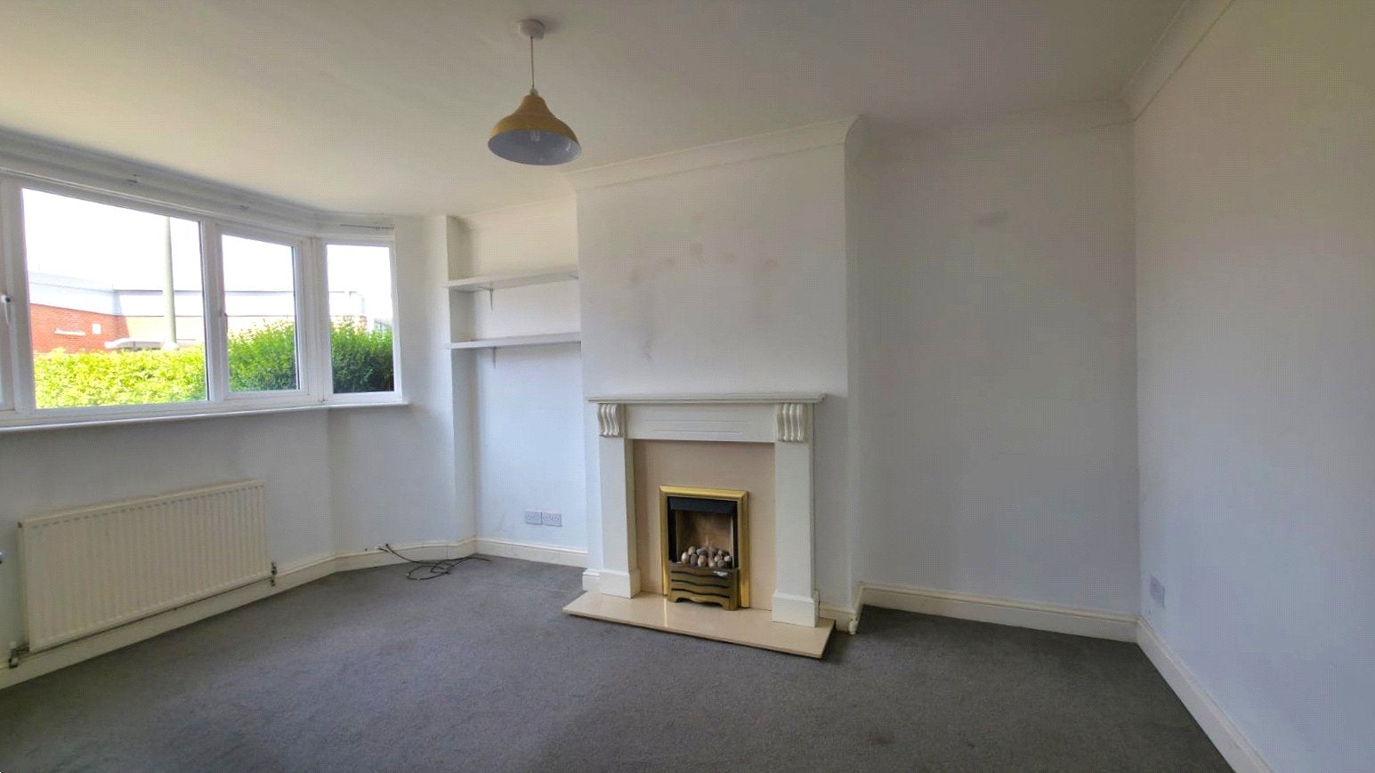 Flat Victoria Road in Horley