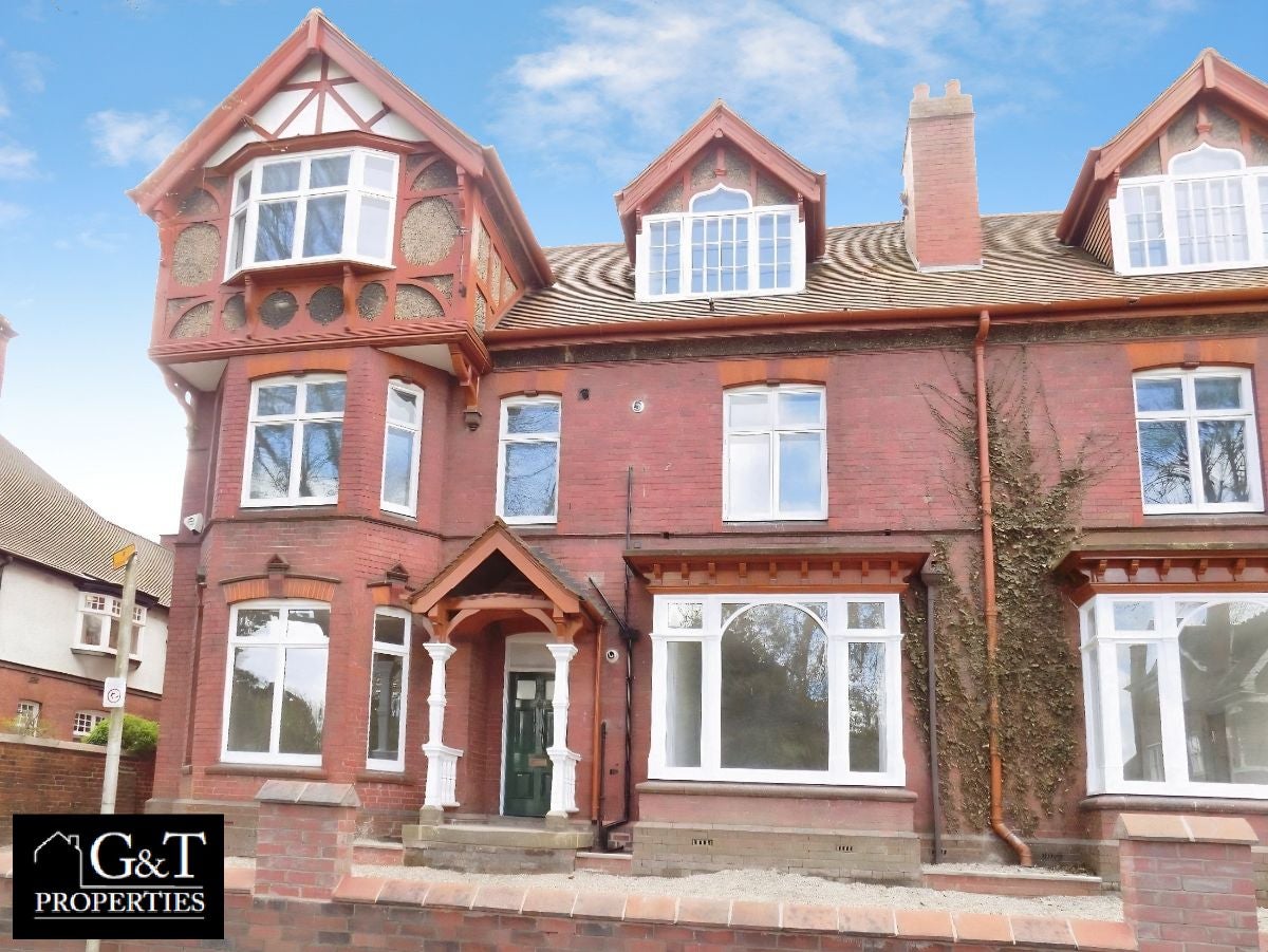 Flat Trinity Road in Dudley