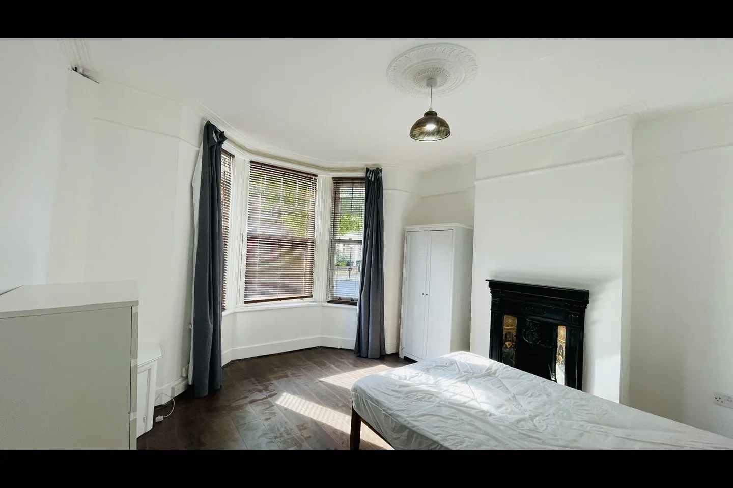 Flat Edgeley Road in Greater London