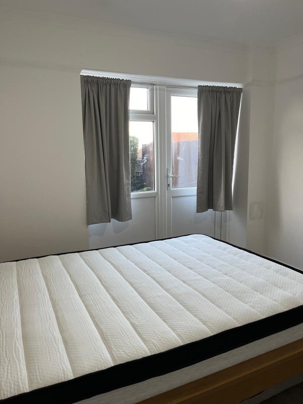 Room Wolsey Crescent in Greater London