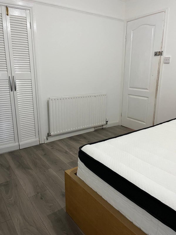 Room Wolsey Crescent in Greater London