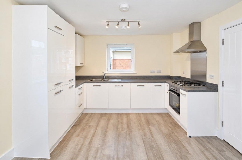 Flat Hansen Close in Rugby