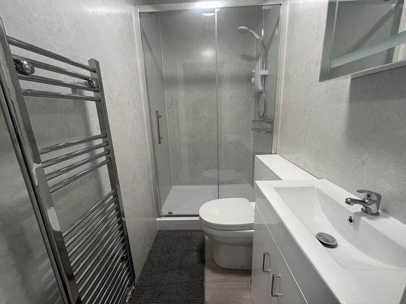 Room Cleeve Wood Road in Bristol