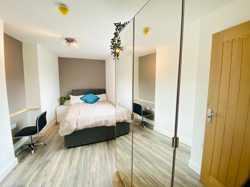 Room Brailsford Road in Manchester