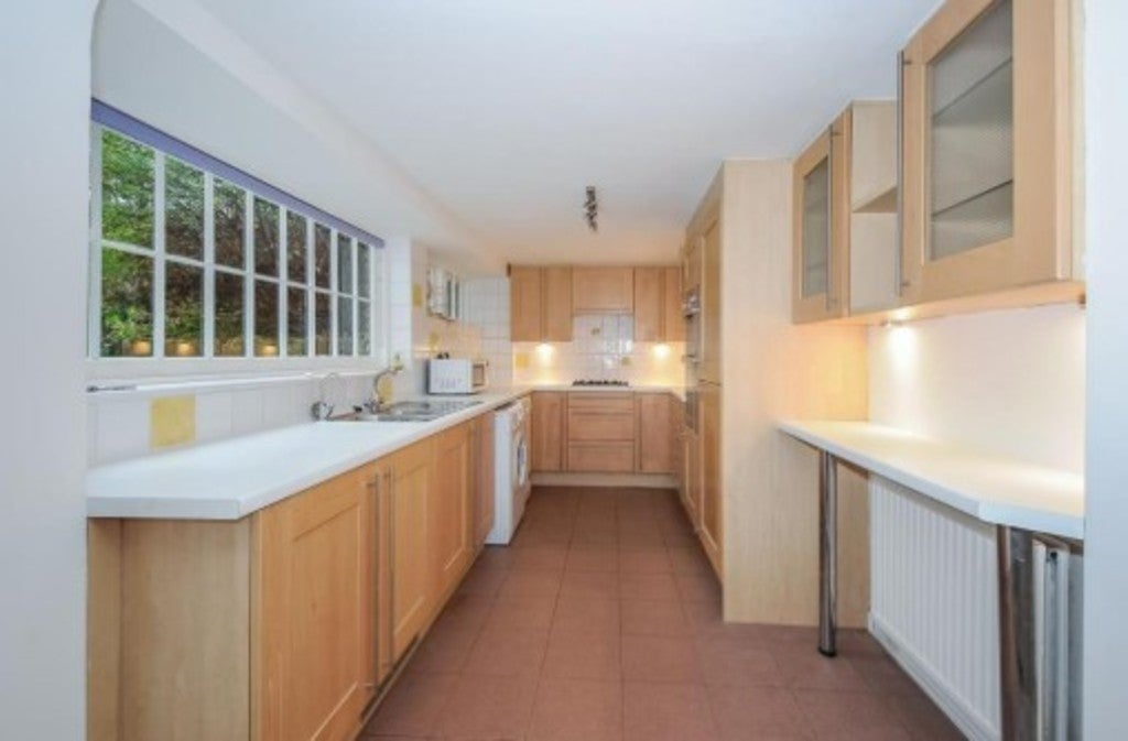 Flat Upper Street in Greater London