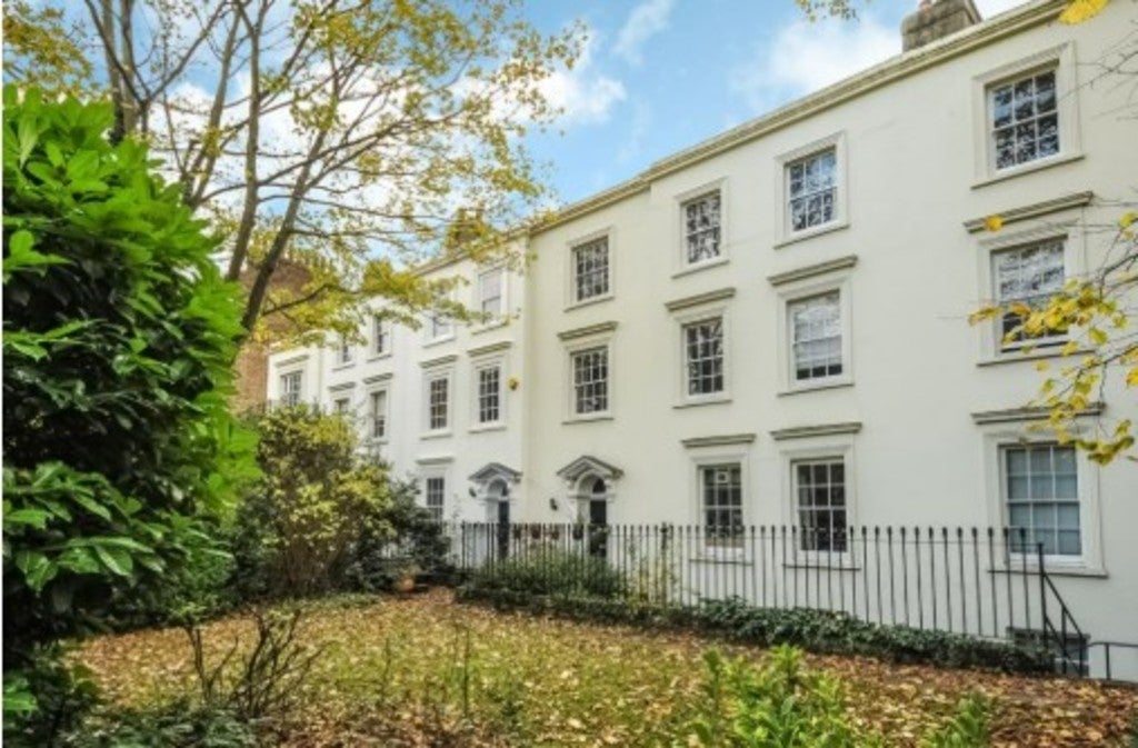 Flat Upper Street in Greater London