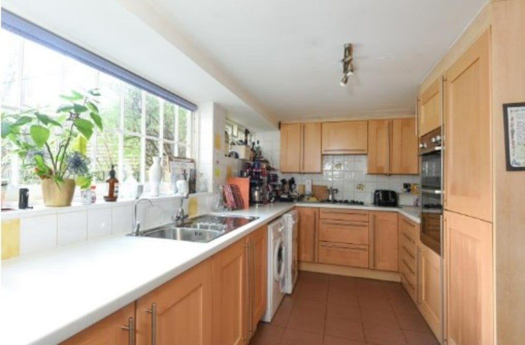 Flat Upper Street in Greater London