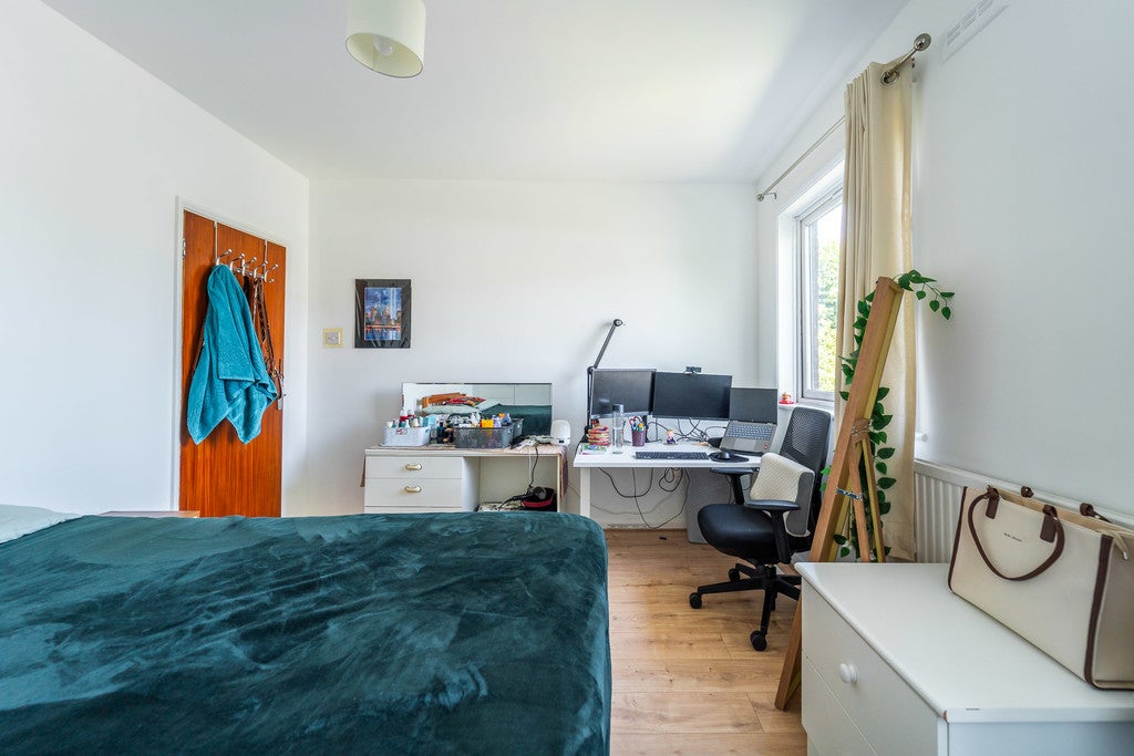 Flat Claverley Grove in Greater London