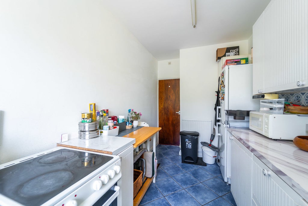 Flat Claverley Grove in Greater London