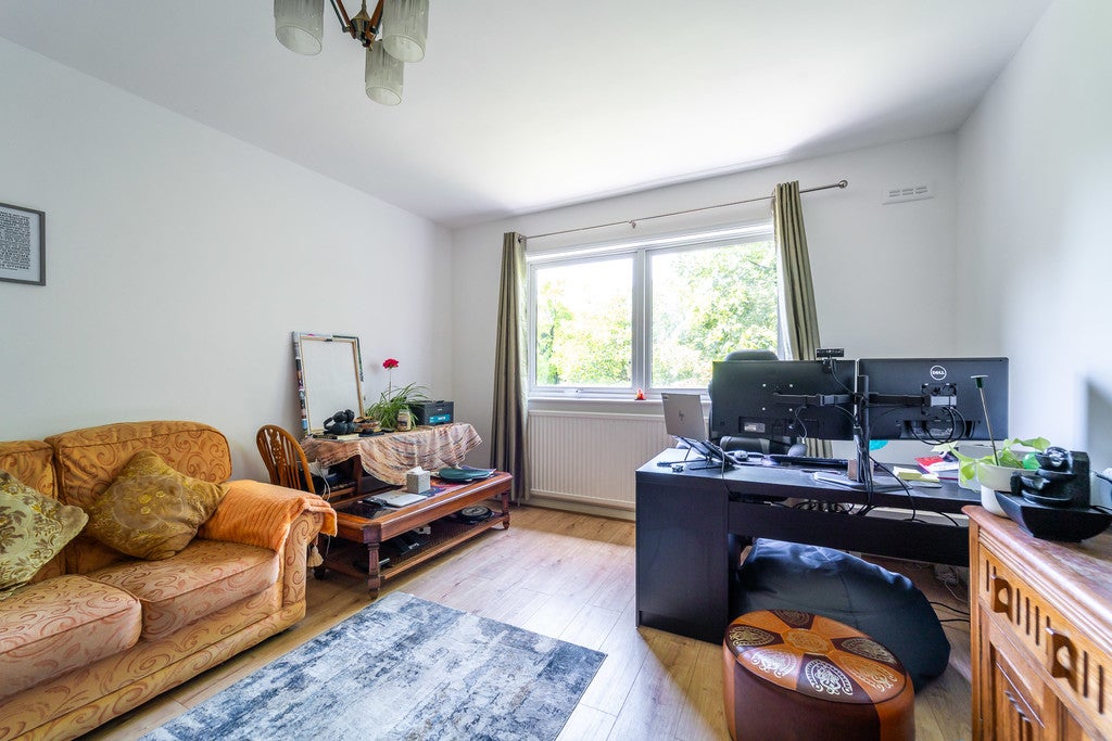 Flat Claverley Grove in Greater London