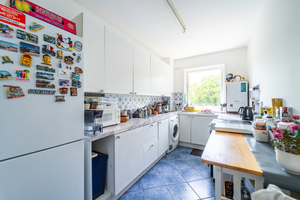Flat Claverley Grove in Greater London