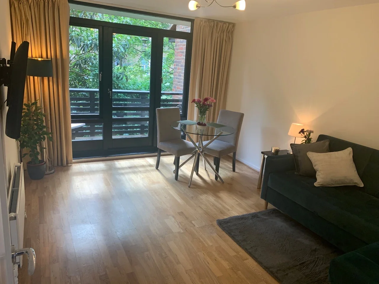 Flat Brassey Road in Greater London
