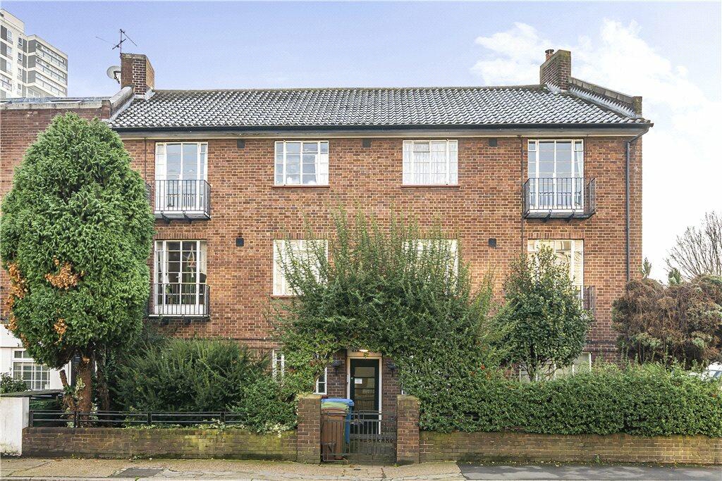 Flat Redcar Street in Greater London
