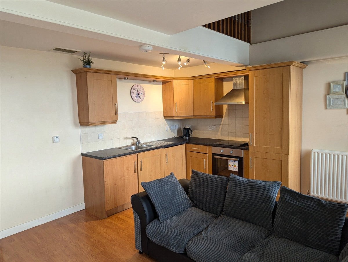 Flat Holdsworth Street in Bradford