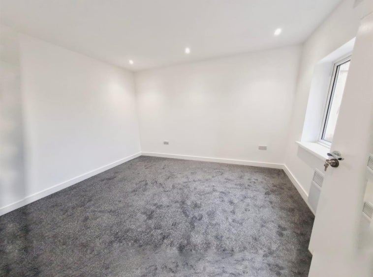 Flat Mollison Way in Greater London