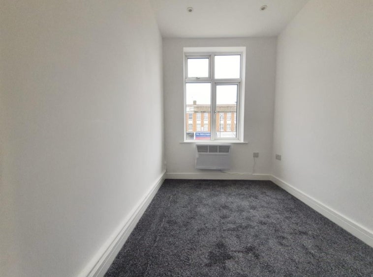 Flat Mollison Way in Greater London