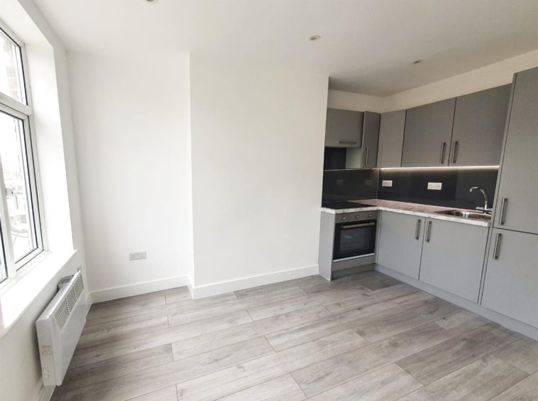 Flat Mollison Way in Greater London