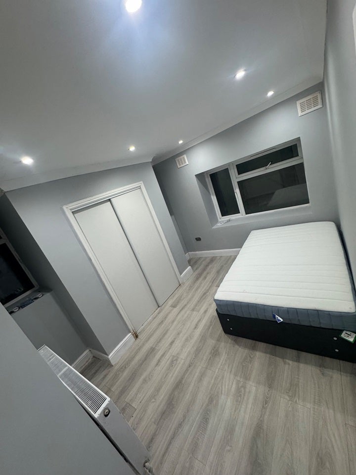 Room Woodside Green in Greater London