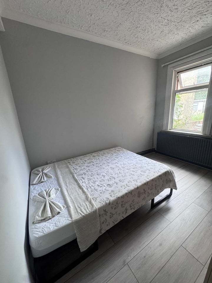 Room Derby Road in Greater London