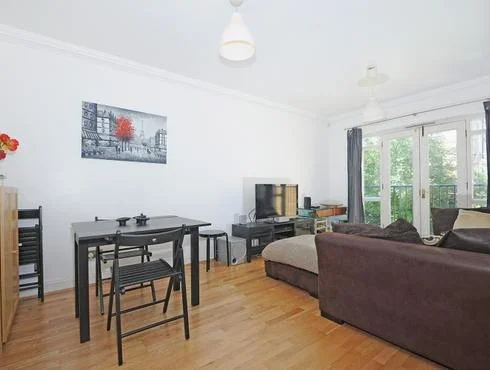 Flat Leathermarket Court in Greater London