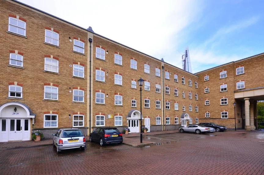 Flat Leathermarket Court in Greater London