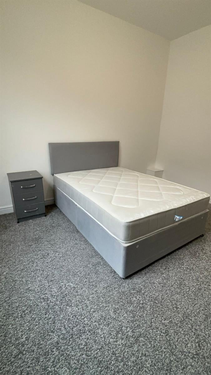 Room Hessle Road in Hull