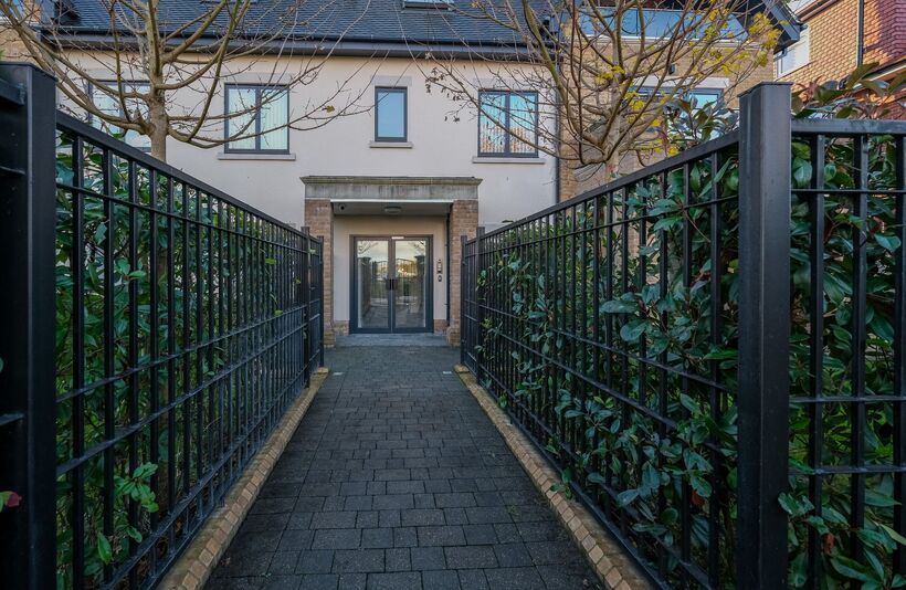 Flat Wood Lane in Greater London