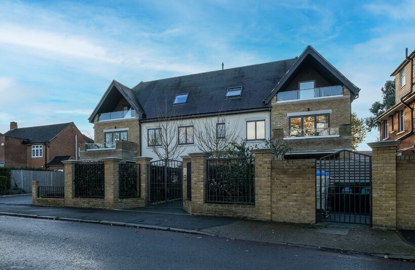Flat Wood Lane in Greater London