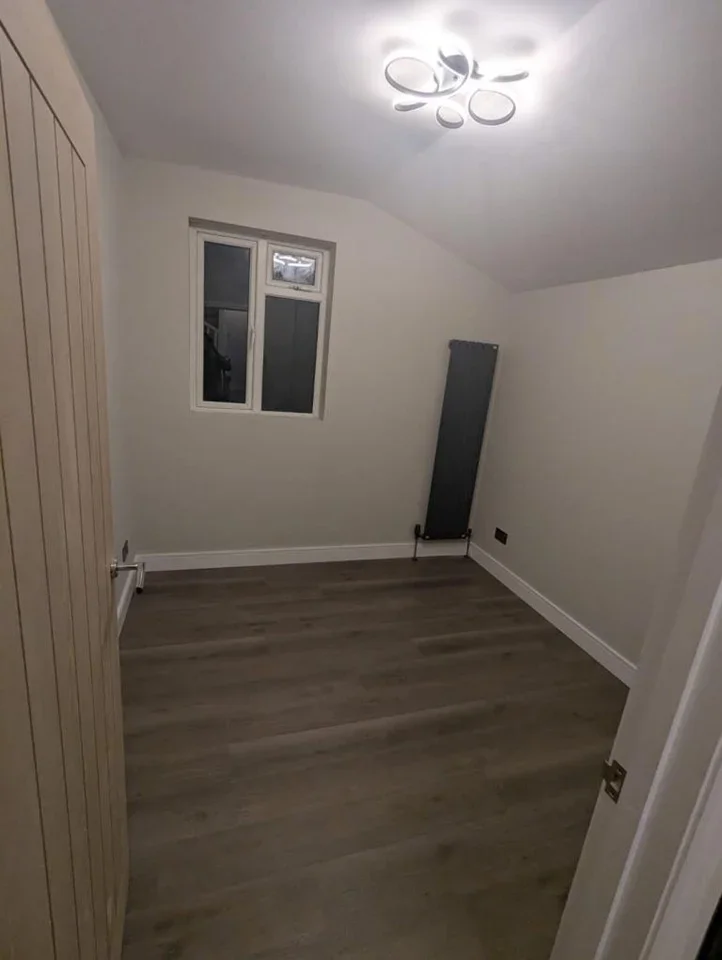 Room Boundary Road in Greater London