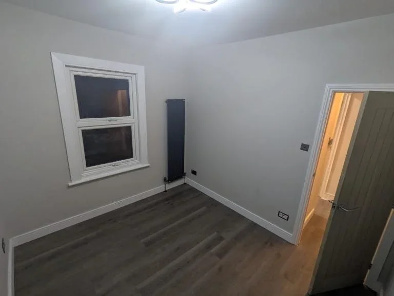 Room Boundary Road in Greater London