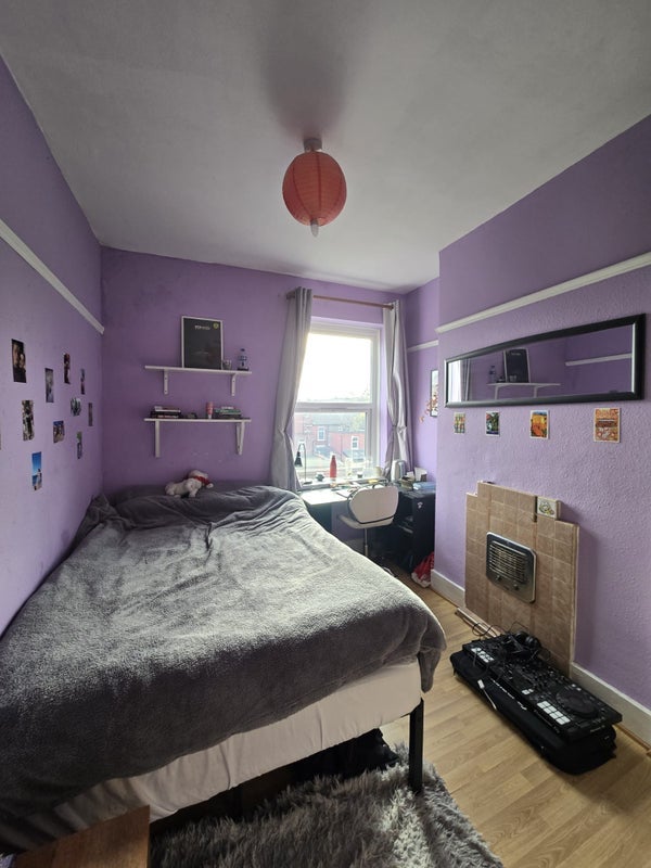 Room Turnpike Lane in Greater London