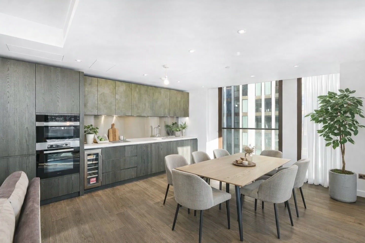 Flat Carnation Way in Greater London