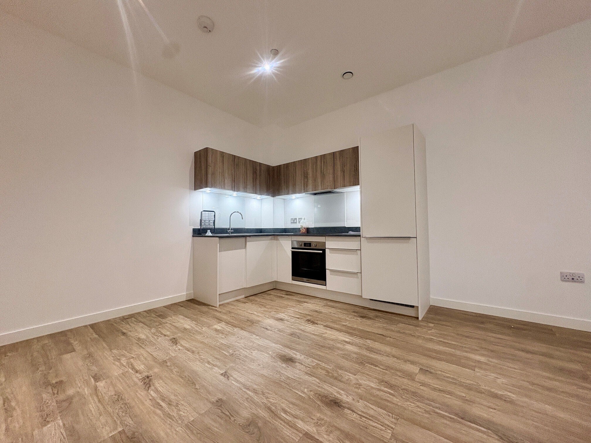 Flat North Star Avenue in Swindon