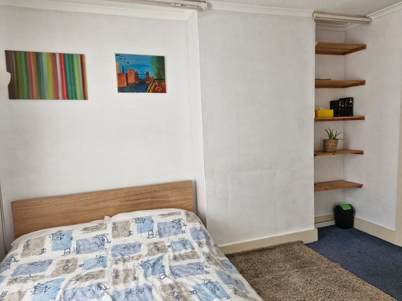 Room Priory Road in Greater London