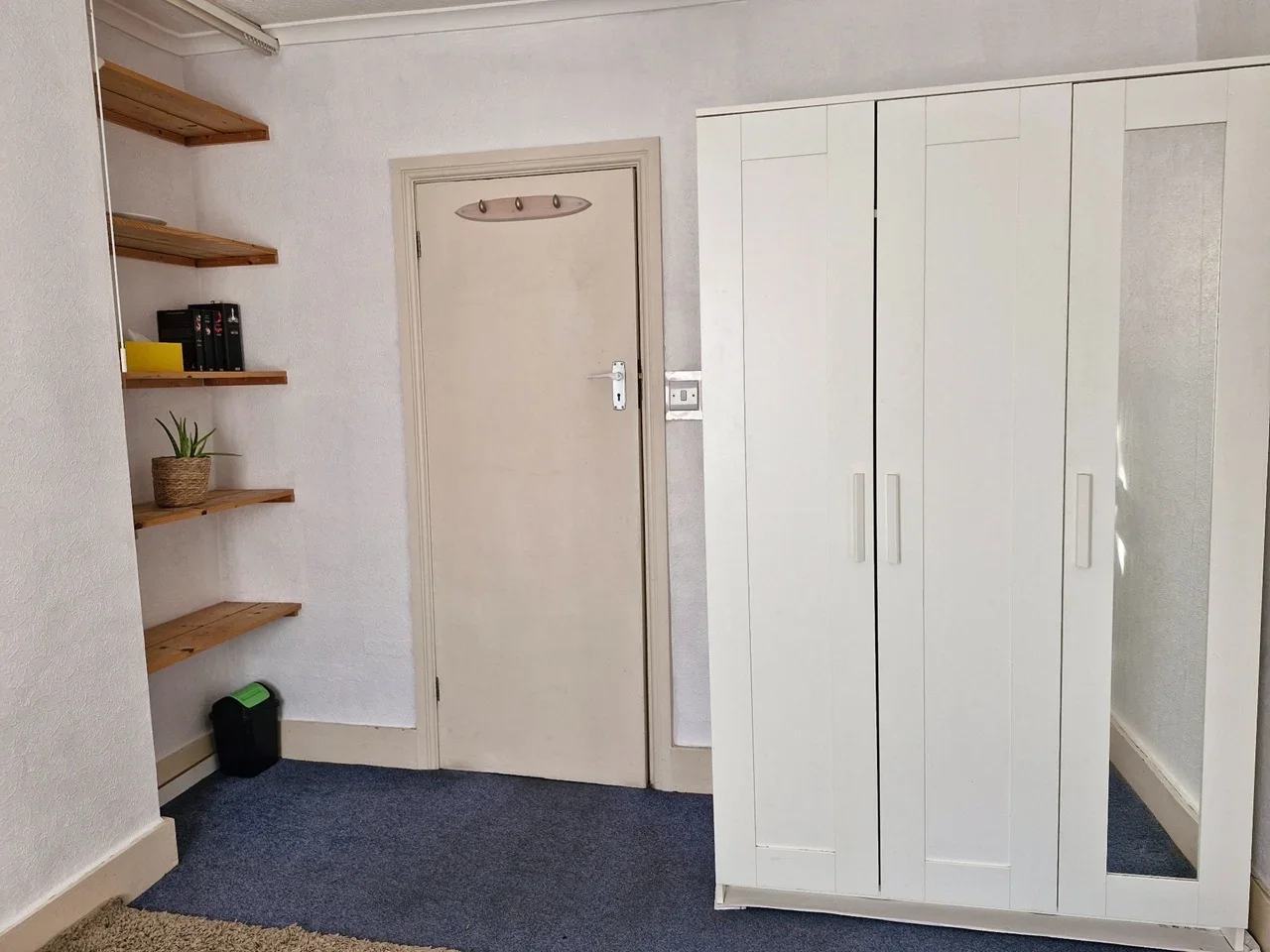 Room Priory Road in Greater London