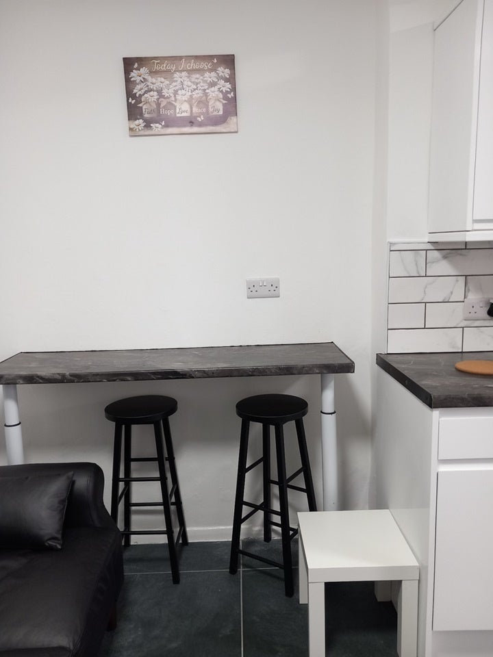 Room Lodge Avenue in Greater London