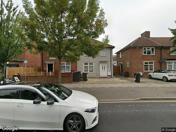 Room Lodge Avenue in Greater London