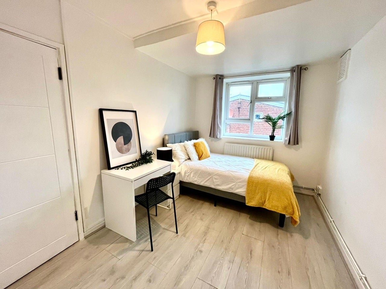 Flat Morland Estate in Greater London