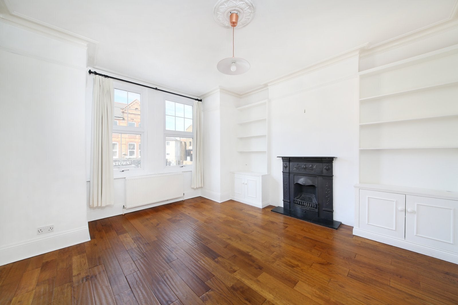 Flat Queenstown Road in Greater London