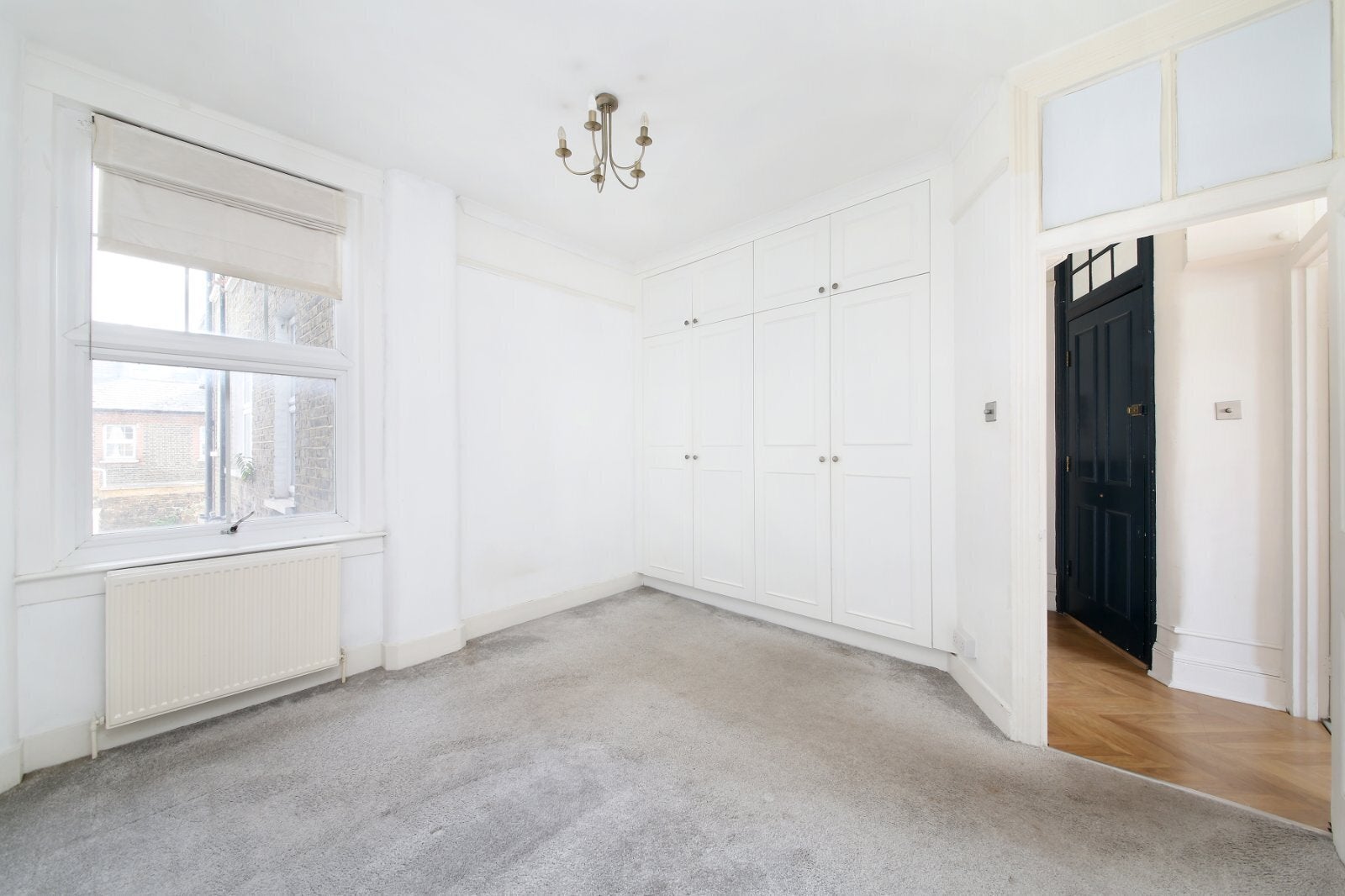 Flat Queenstown Road in Greater London