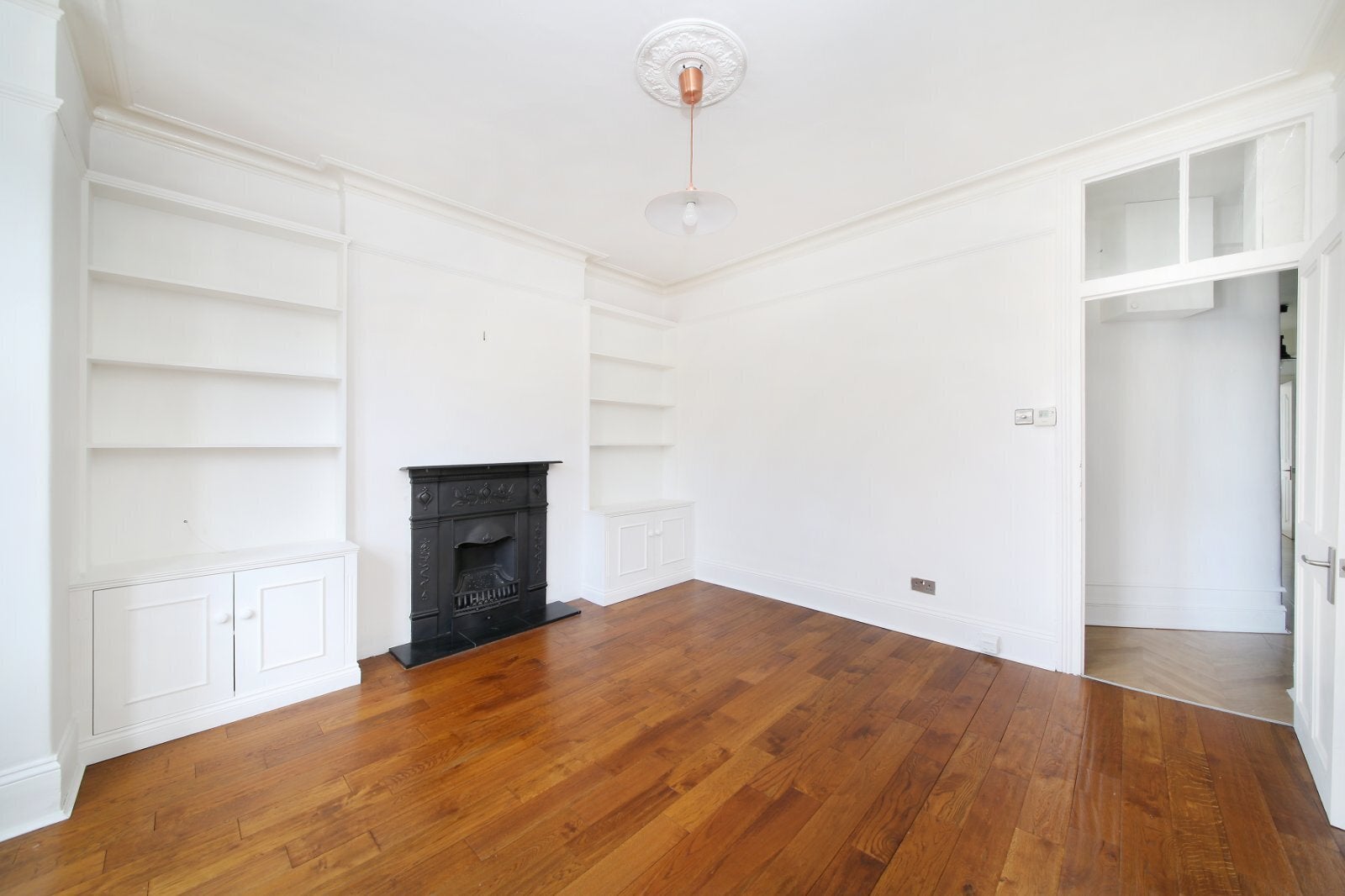 Flat Queenstown Road in Greater London