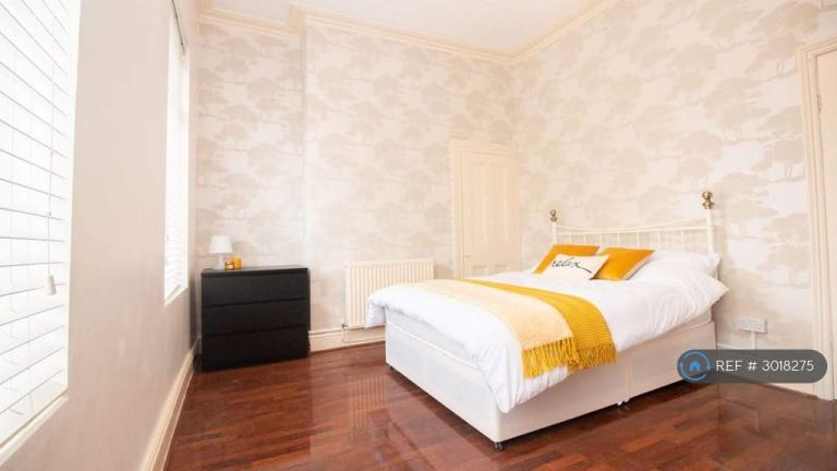 Room Romer Road in Liverpool